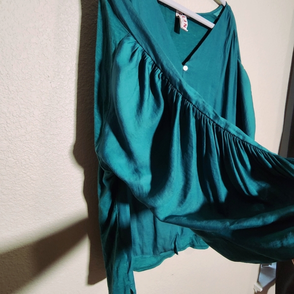 Dolan Ruched Buttondown‎ Top by Anthropologie - Picture 11 of 13